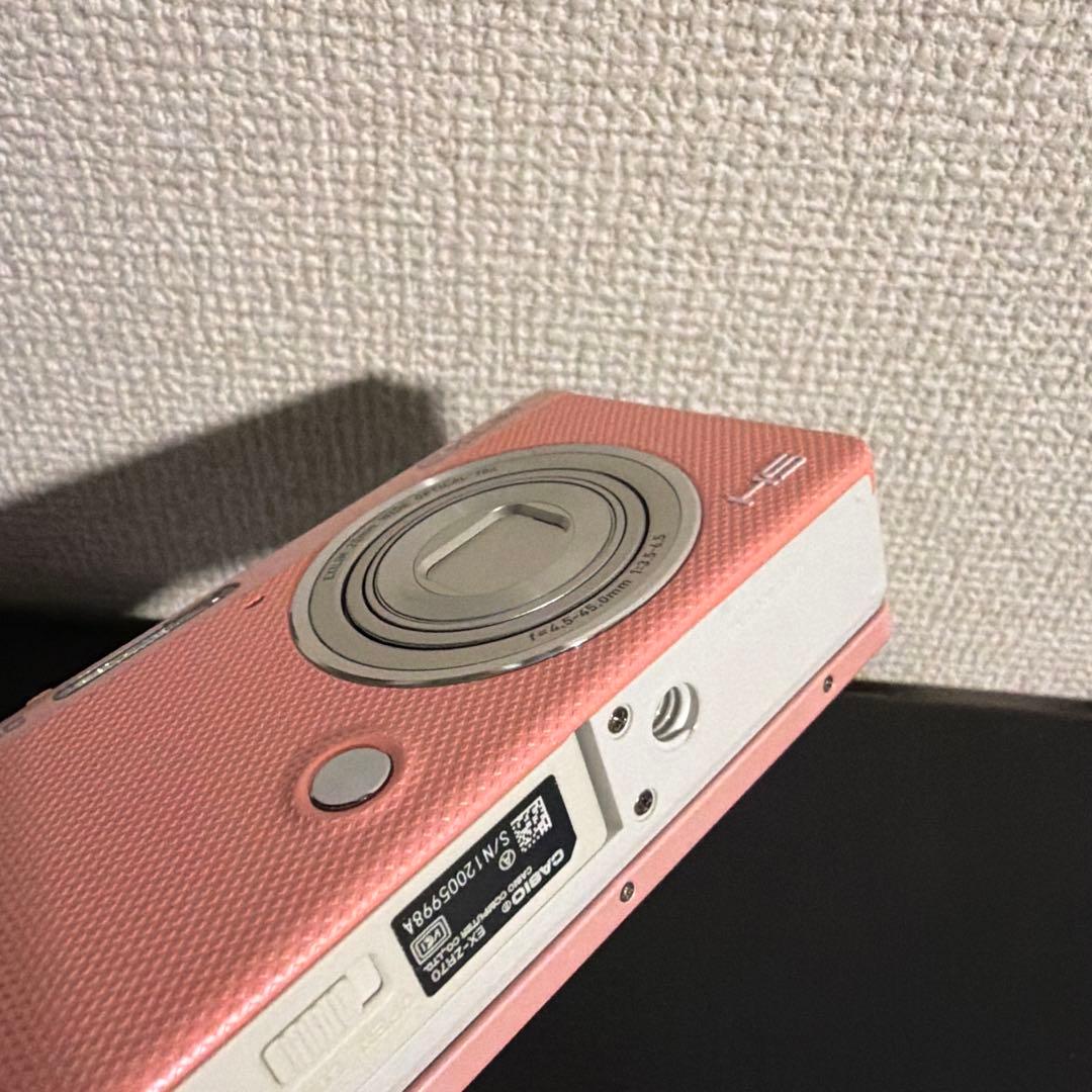 デジカメ　CASIO EX-ZR70 セルカ機能付き