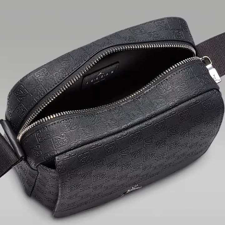 ジョーダンJORDANモノグラム ミニ メッセンジャーバッグ (3.6L)