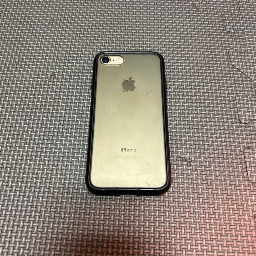 iPhone7 本体とカバー(黒色)