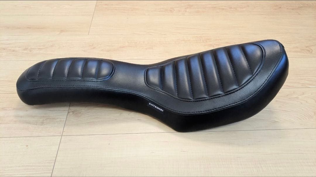 ハーレー イージーライダース コブラシート タックロール入り 廃盤