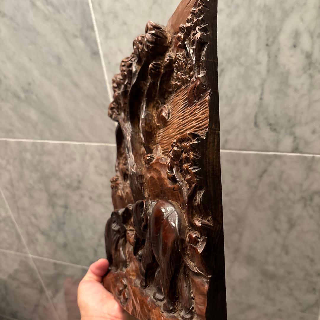 タイビンテージ ジャングルを歩くゾウが立体的に精巧に彫られ芸術的な