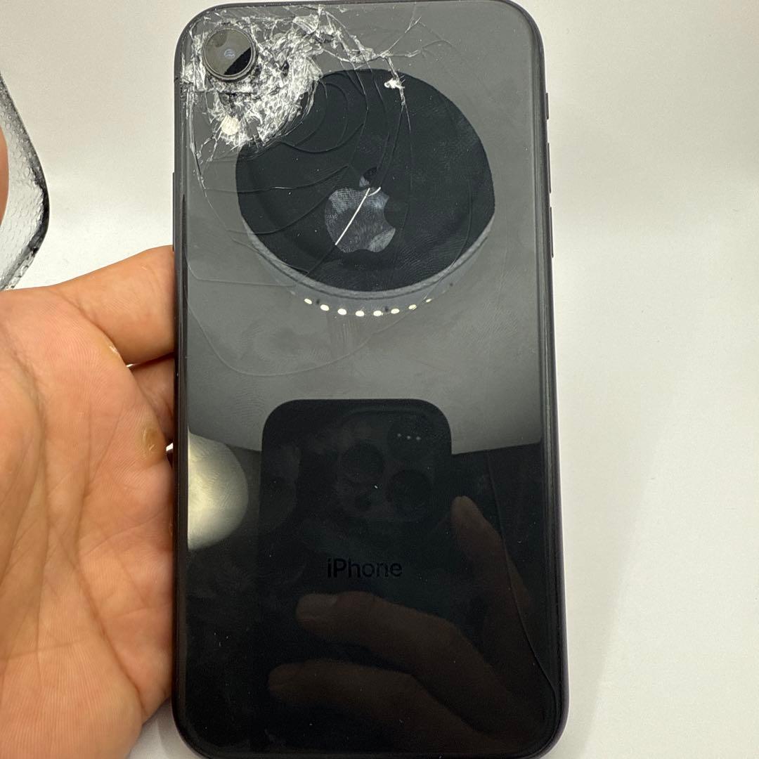iPhoneXR ブラック ジャンク 画面割れ 変形 - メルカリ