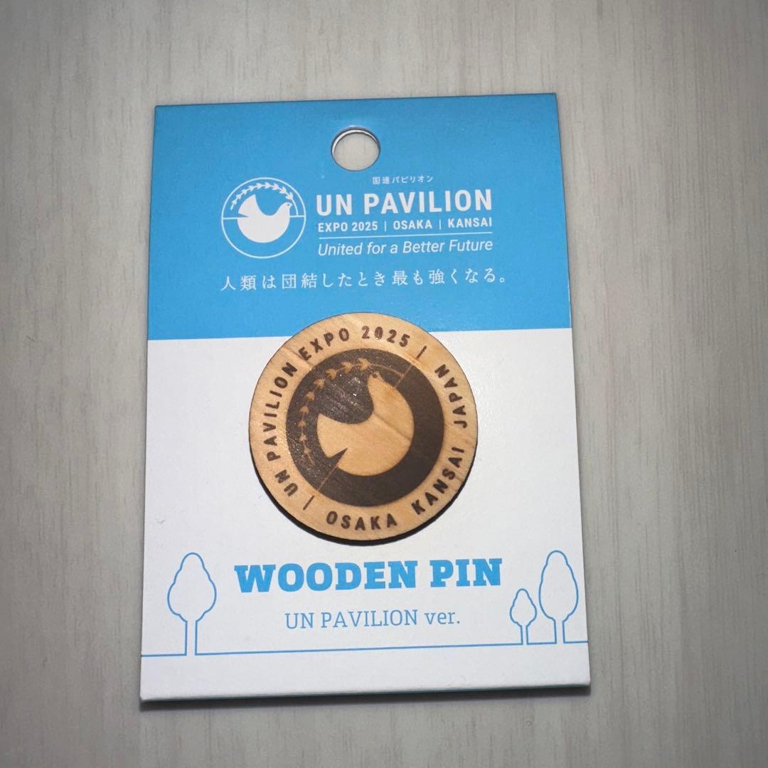 国連パビリオン ピンバッジ UN PAVILION WOODEN PIN - メルカリ