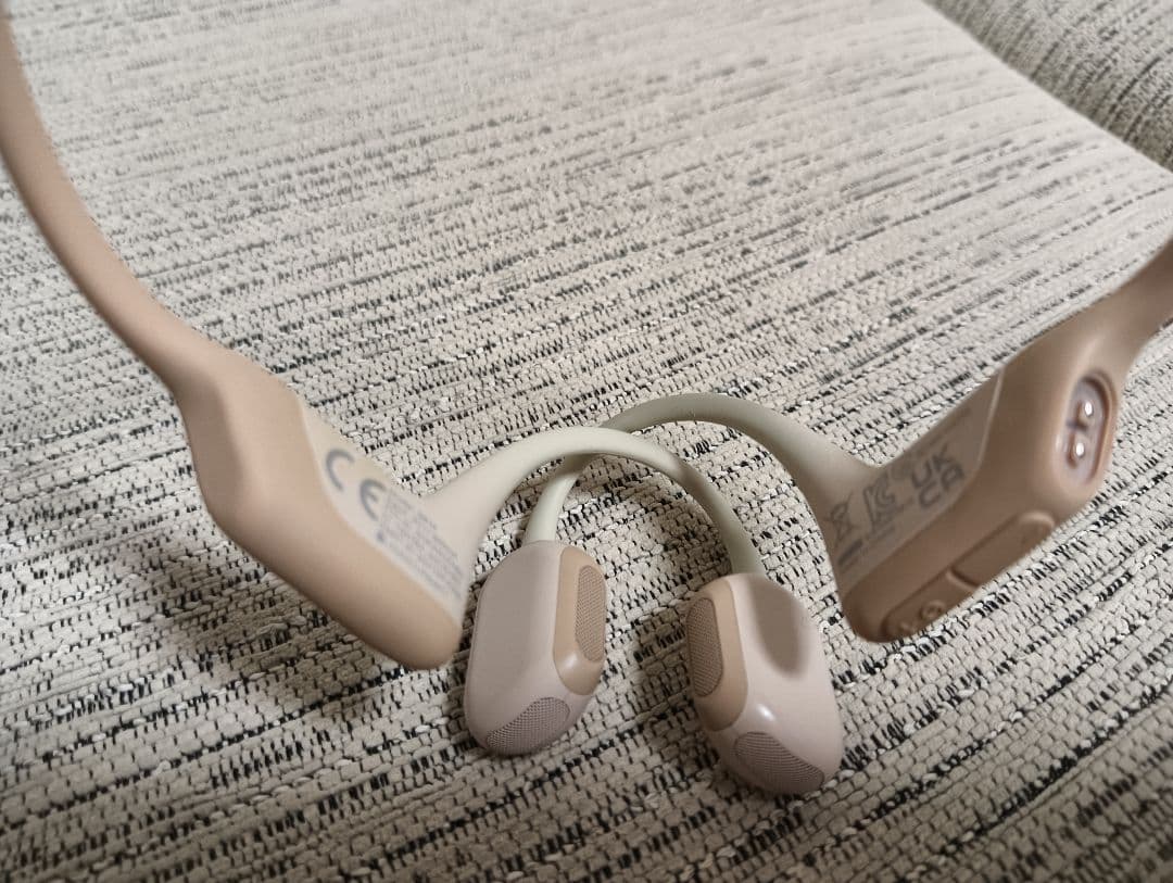 人気のベージュ Shokz OpenRun Pro S810 ケース・ケーブル