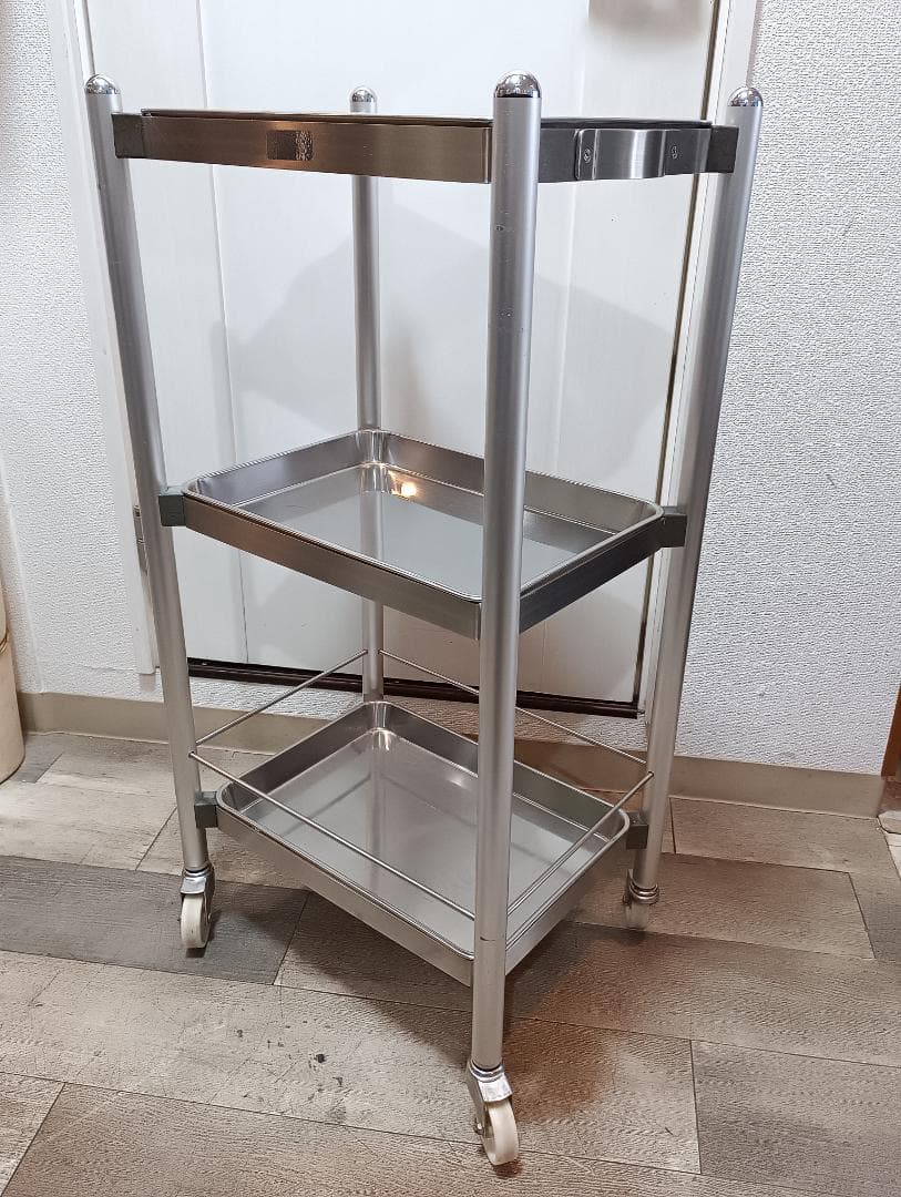 タカラベルモントステンレス 3段ワゴン MN01ワゴン | ミラー・サロン家具・ワゴン等 | 製品情報 | タカラ