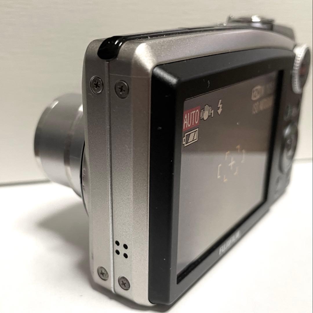 FUJIFILM FinePix F50fd 本体と付属品