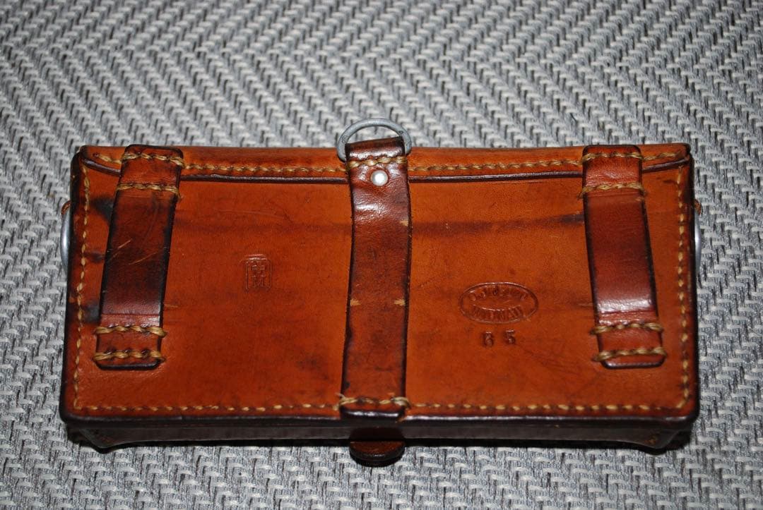 スイス軍 レザーアモポーチ マガジンポーチ 革製弾薬入れ - メルカリ