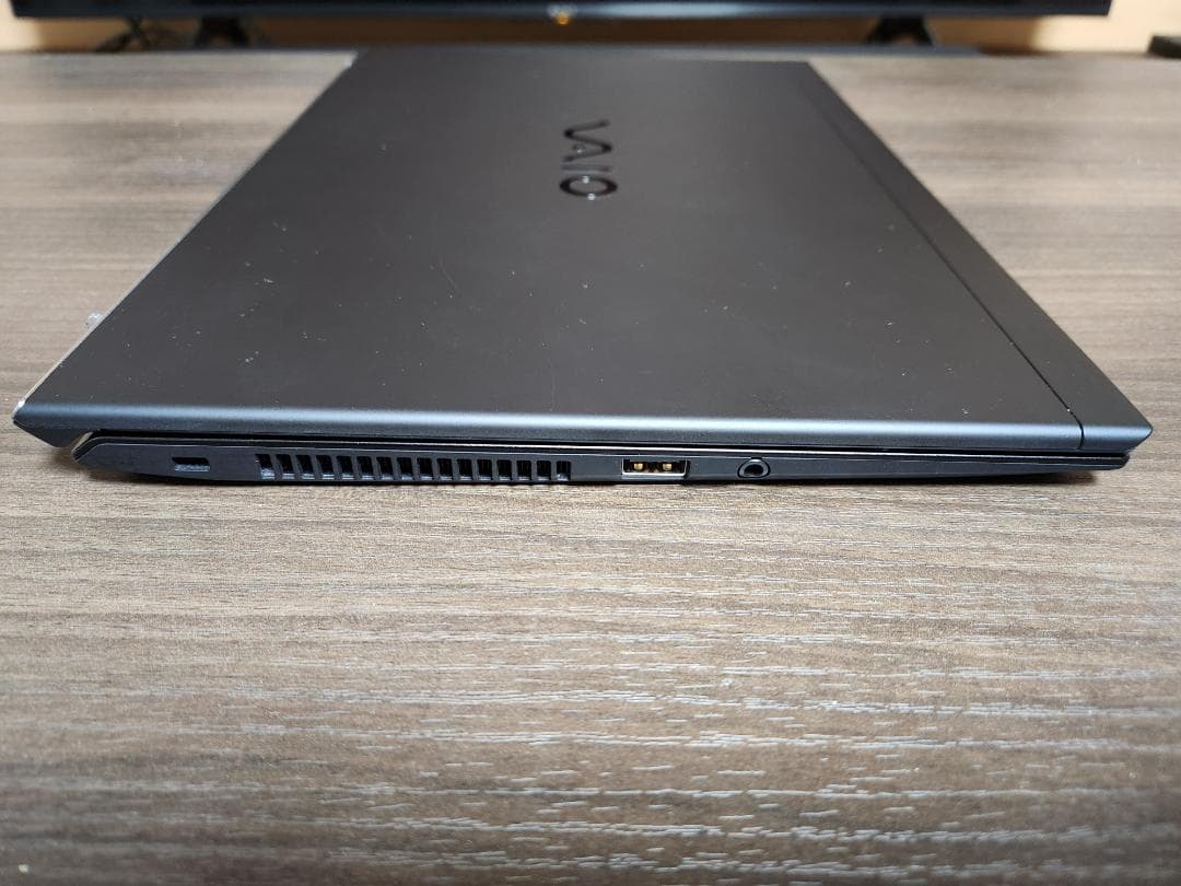 使用少美品 VAIO SX14 i7-1260P 16GB 1TB Office