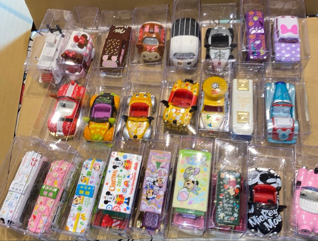 ディズニーの　可愛いミニカー24台まとめ売り Amazon.co.jp: ディズニービークルコレクション オープンカー（ミニー