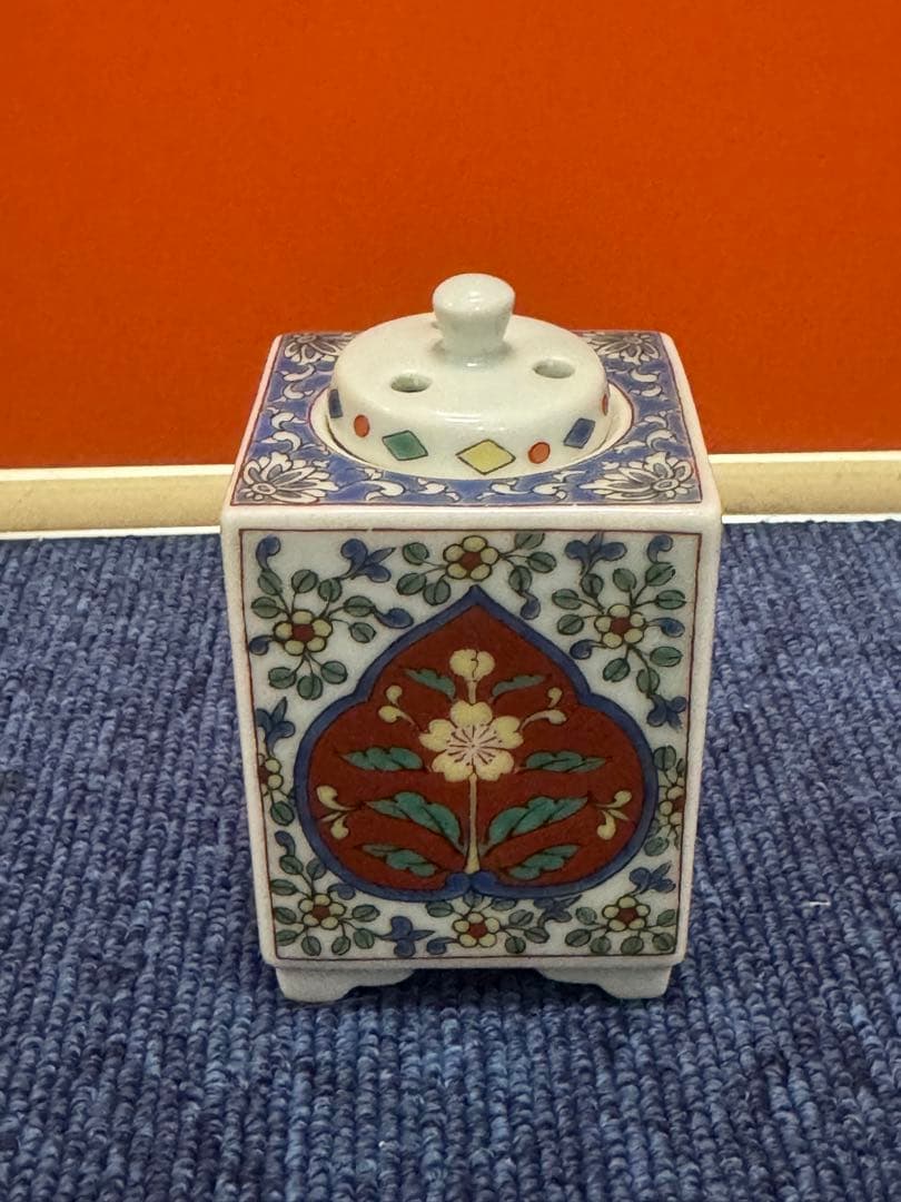 1660 有田焼 徳幸窯 角徳 『草花文角香炉と角香合 同柄揃』 - メルカリ