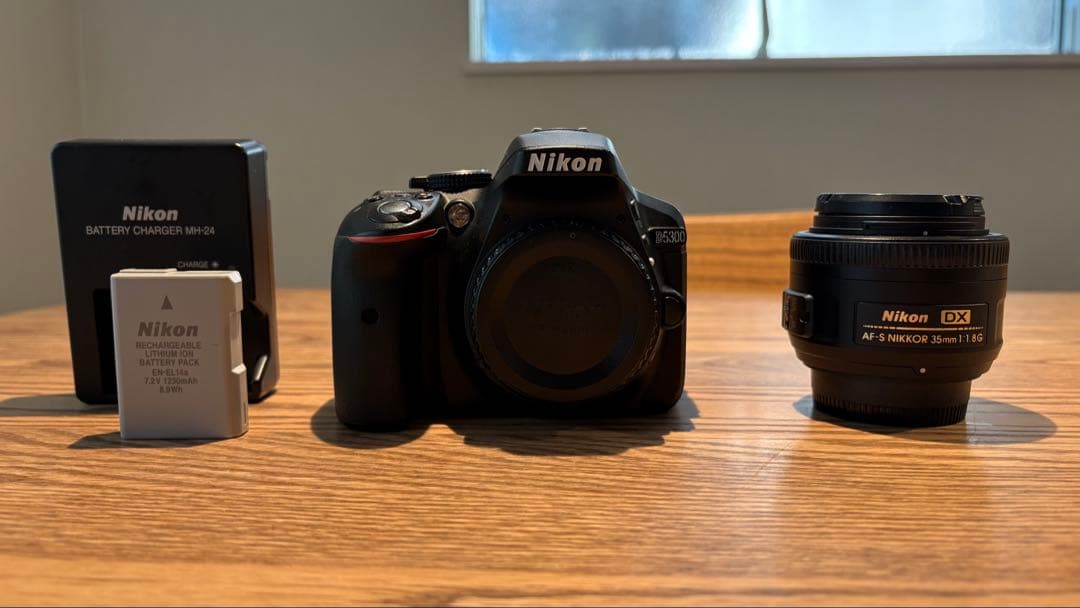 Nikon D5300 一眼レフ 単焦点レンズセット　ショット数1723回 Nikon D5300 一眼レフ 単焦点レンズセット ショット数1723回 二コン
