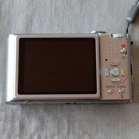 【液晶に黄ばみ有】動作品　パナソニック LUMIX DMC-FX-40　12MP