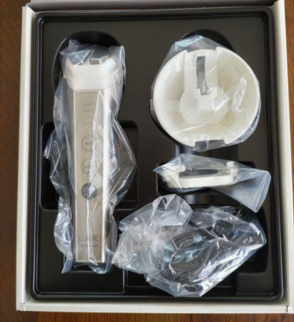 ナリス化粧品　LUMIE 美顔器 ホワイト 充電器付き　新品！