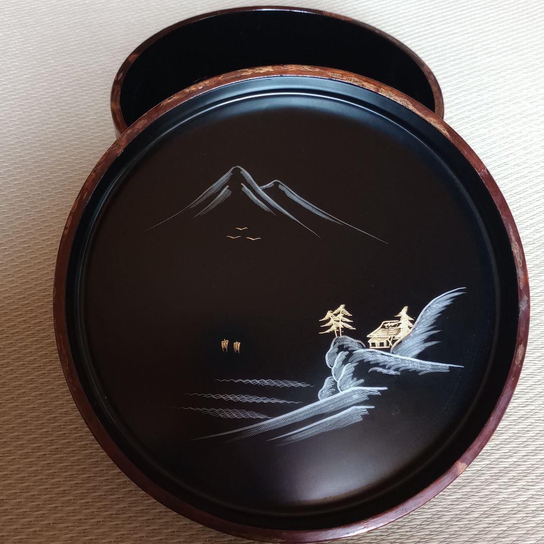 桜皮茶櫃、蓋の裏面は漆塗り で二重構造 山の風景が描かれた非常に珍しい茶櫃です 桜皮茶櫃、蓋の裏面は漆塗り で二重構造 山の風景が描かれた非常に