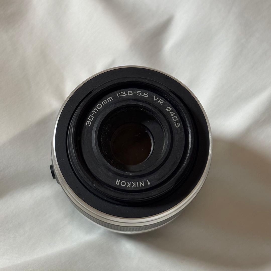 Nikon1 J4 ダブルズームキット　ホワイト 単焦点レンズ付き