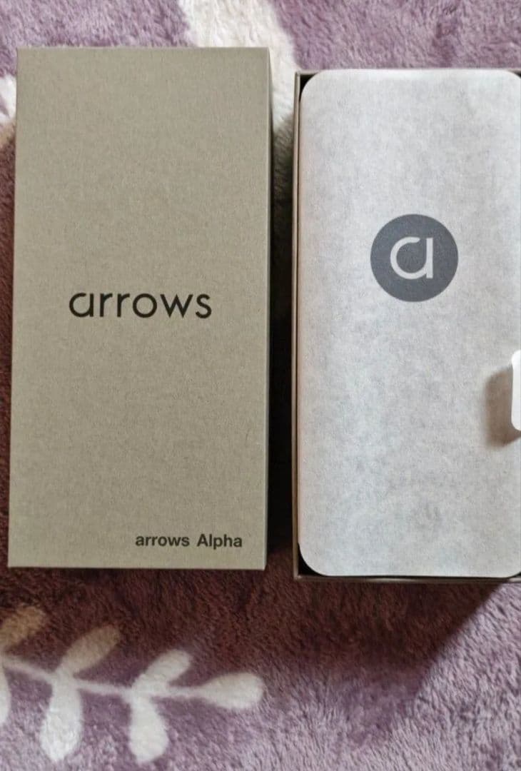 arrows Alpha ホワイト 充電器付き