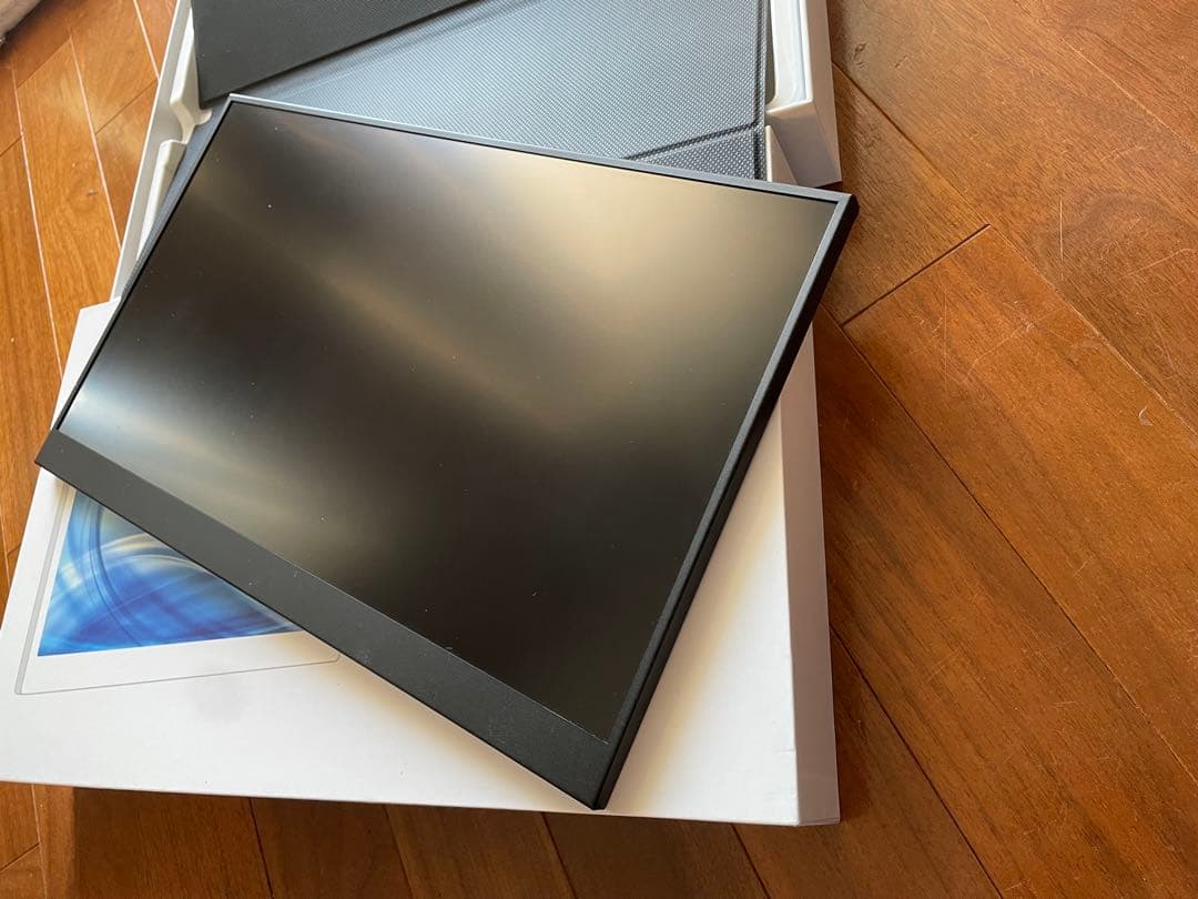 2K 17.3インチ モバイルモニター