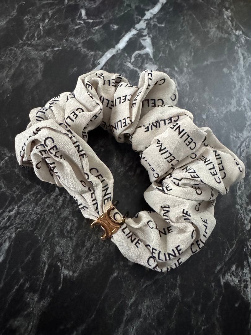 CELINE シルクシュシュ ベージュ 楽天市場】CELINE セリーヌ シュシュ Mini Triomphe Scrunchy