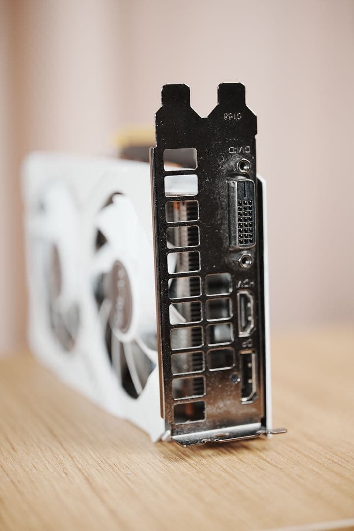 玄人志向 GALAX RTX2070 White Mini ITXグラボ