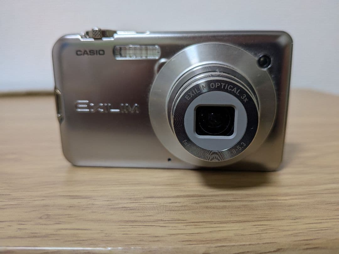 CASIO　EXILIM EX-S10　デジカメ