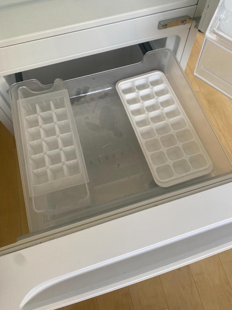 ノンフロン冷凍冷蔵庫 YRZ-F15LW (冷凍45L+冷蔵111L)