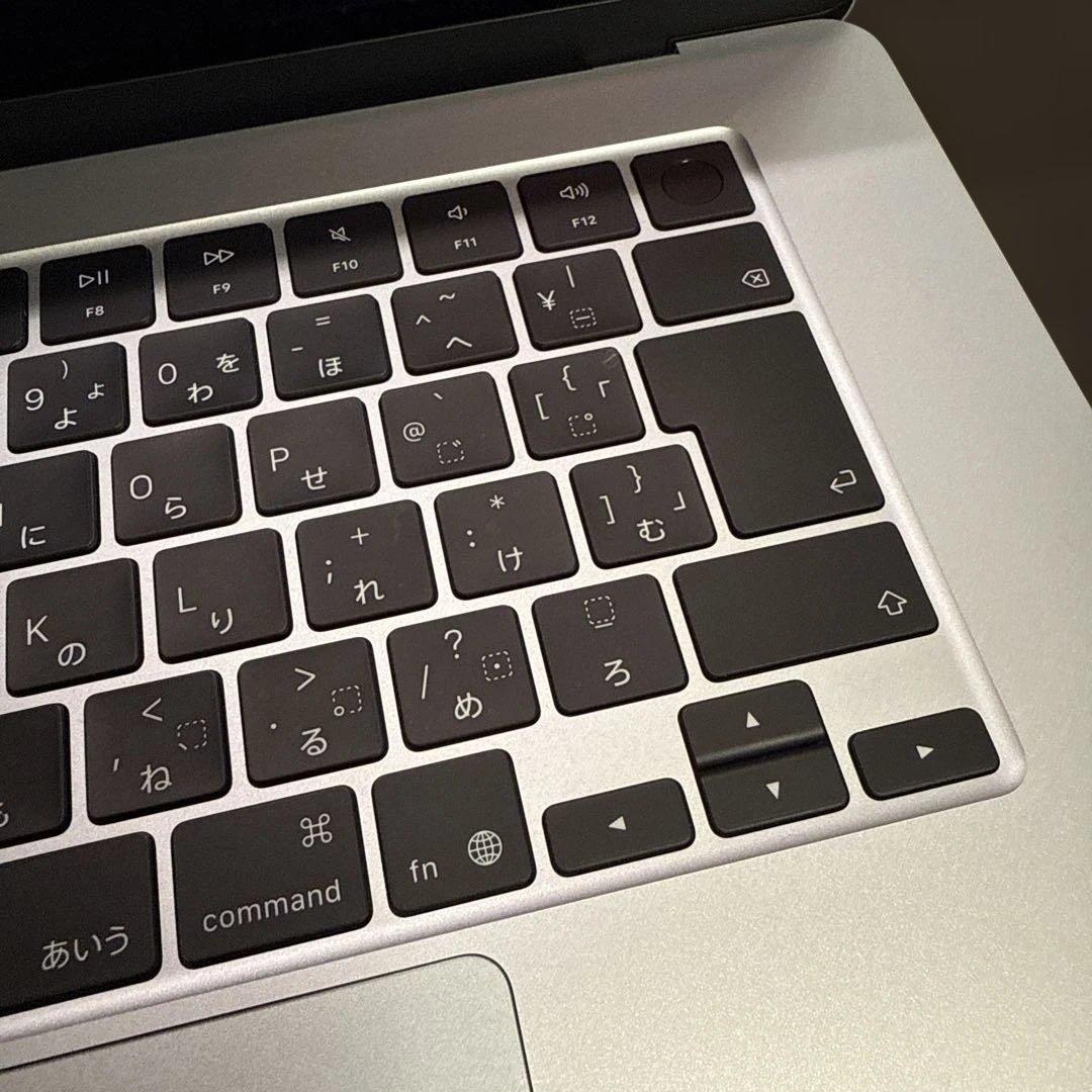 Apple MacBook Air 15インチ M4 2025バッテリー100%