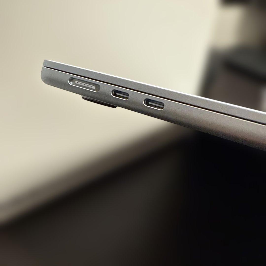 Apple MacBook Air 15インチ M4 2025バッテリー100%