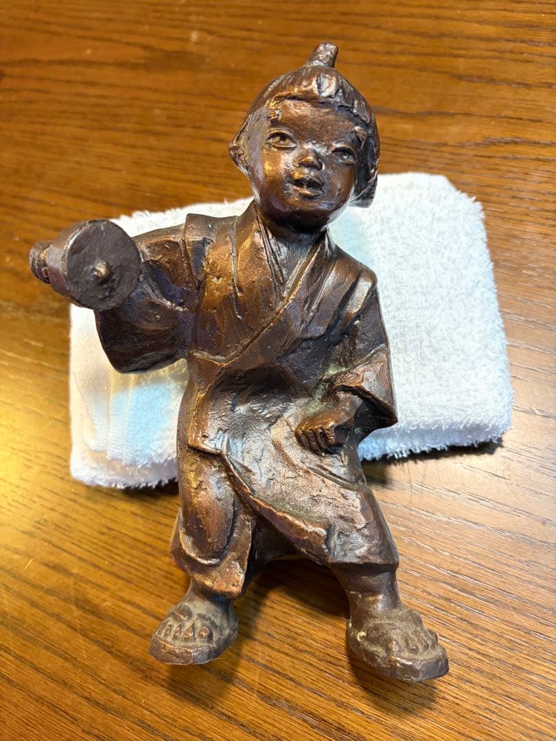 ブロンズ像 駒を回す子供 - メルカリ