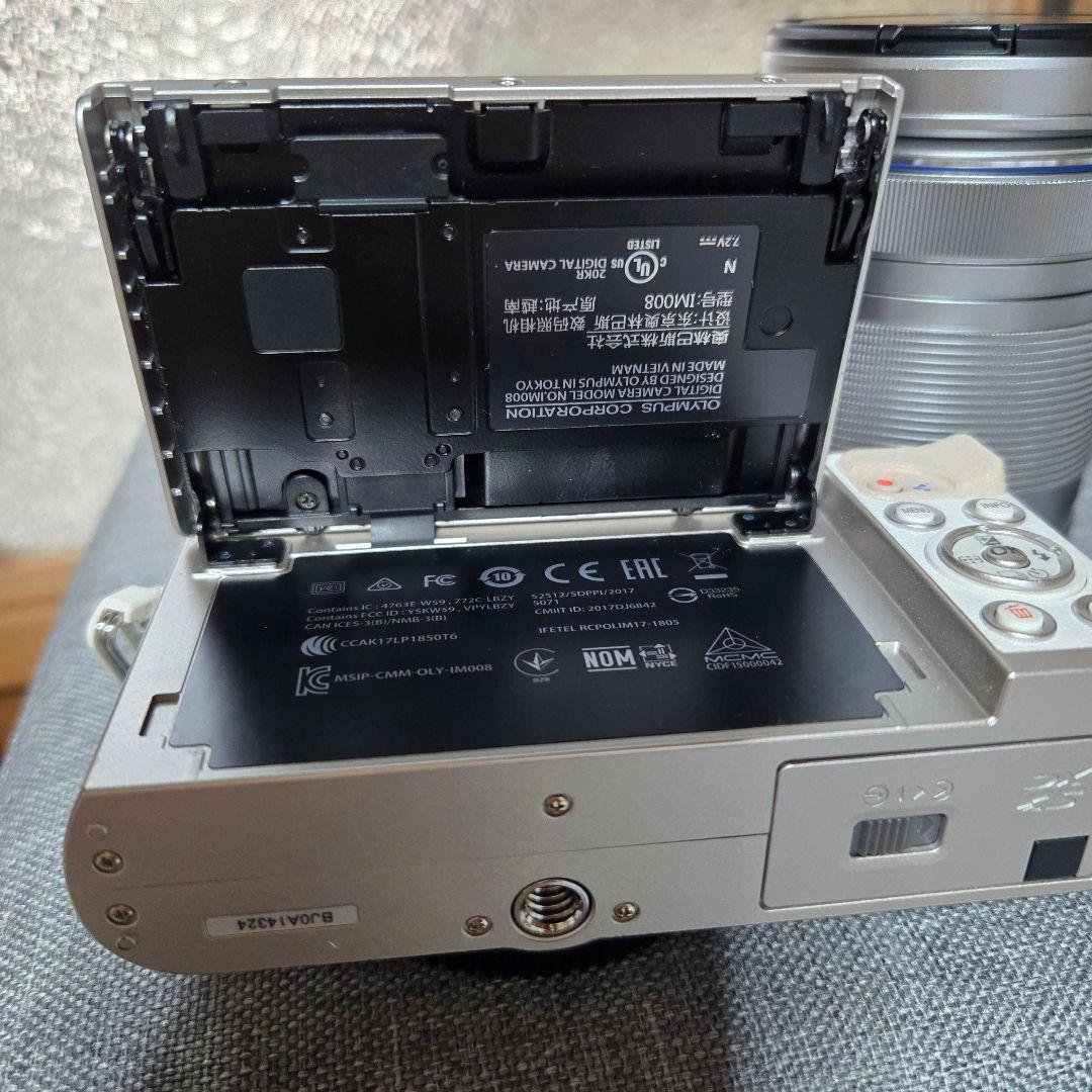 OLYMPUS PEN E-PL9ホワイト ミラーレスカメラ