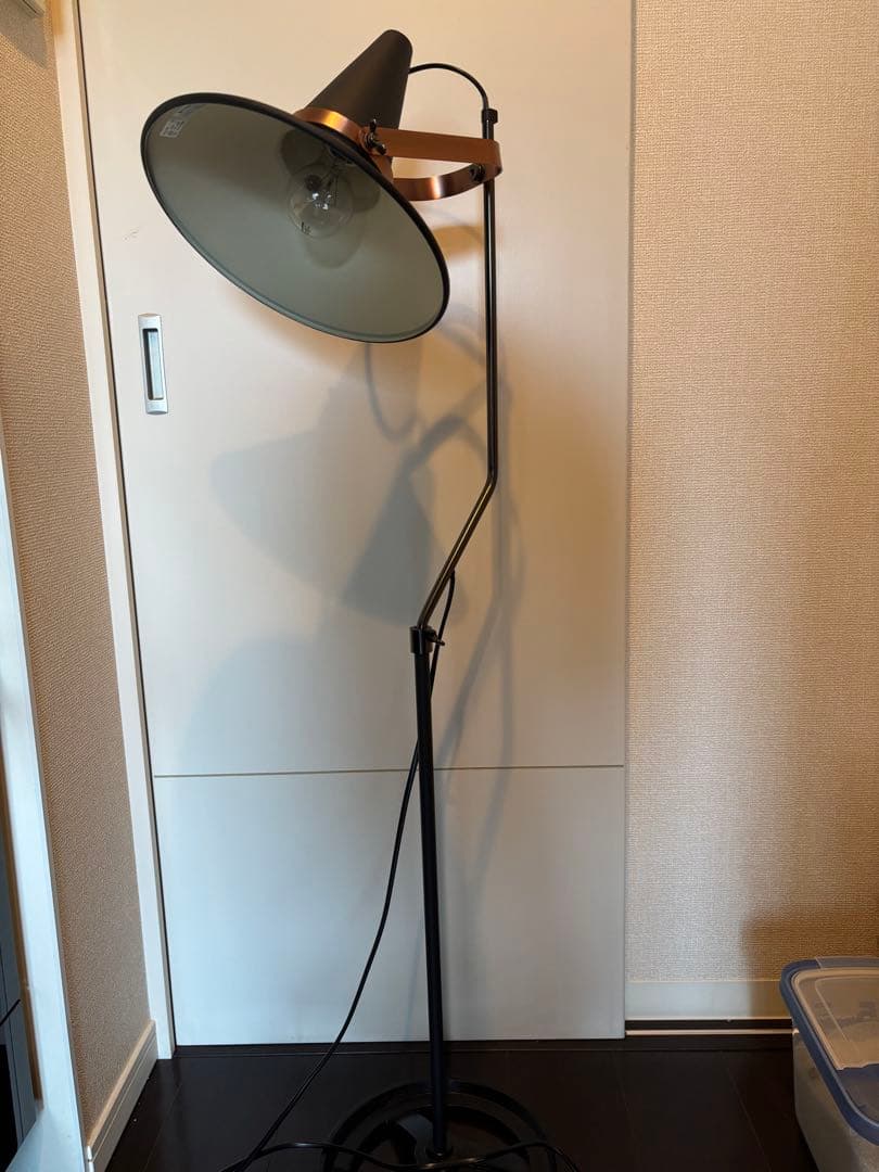 ディクラッセ　フロアランプ