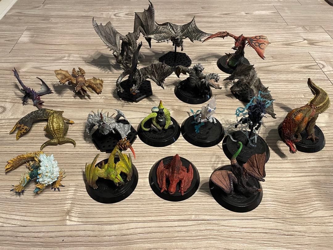 モンスターハンターフィギュア　18体セット Amazon.co.jp: カプコンフィギュアビルダー モンスターハンター