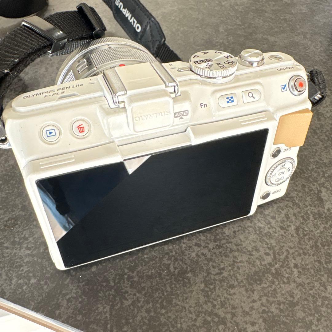 オリンパス　ミラーレス　一眼　キット