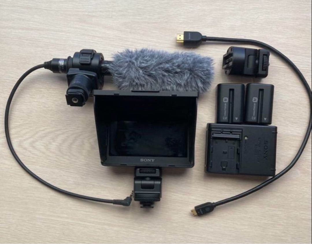 SONYカメラアクセサリー/LCDモニター/マイク/充電器/バッテリー2つ so2_s.jpg