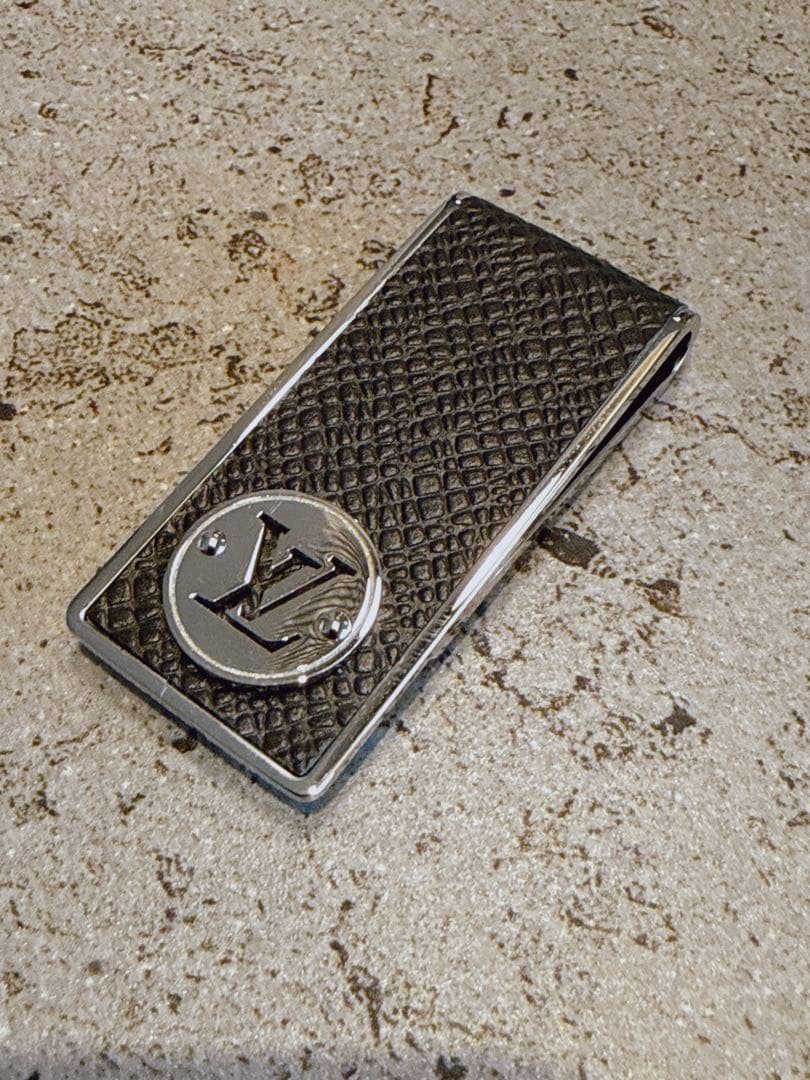 価格改定　Louis Vuitton マネークリップ ブラック　現品のみ LOUIS VUITTON ルイヴィトン二つ折りマネークリップ財布 | 千葉県印西