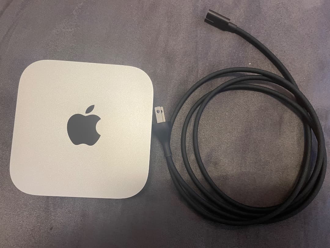 ほぼ新品未使用　Apple Mac mini シルバー 本体と電源ケーブル