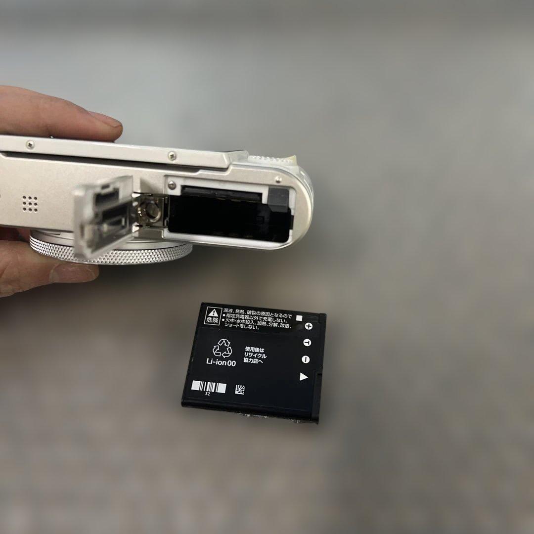 美品　CASIO EXILIM EX-ZR4000 現状品動作未確認