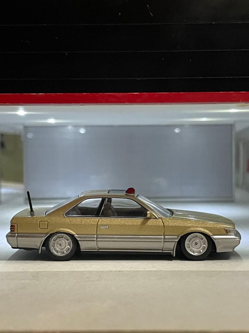 素人改造 1/64 帰ってきたあぶない刑事 ニッサン レパード アルティマ