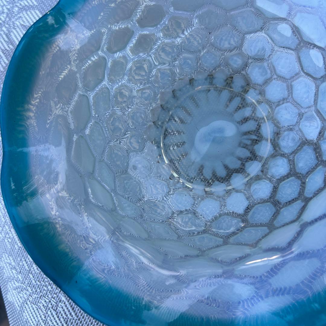 レトロ 古い ガラス製 なみなみ 金魚鉢風 足つき 水色 皿