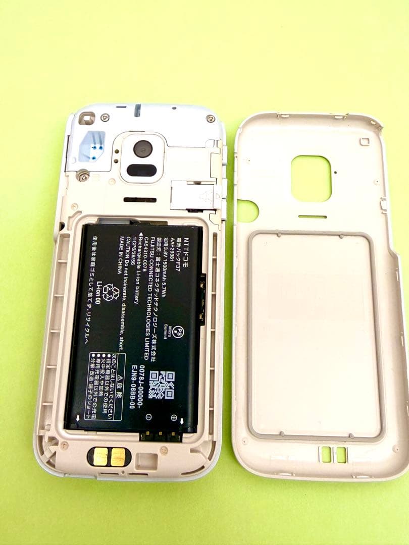 ドコモ 携帯電話 F-01M らくらくホン ホワイト 美品