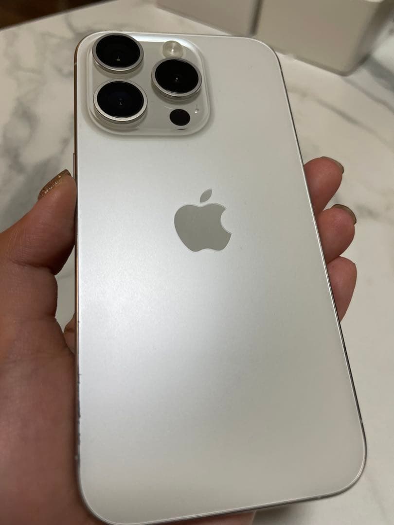 【美品/SIMフリー】iPhone15 Pro 256GB ホワイト 箱あり