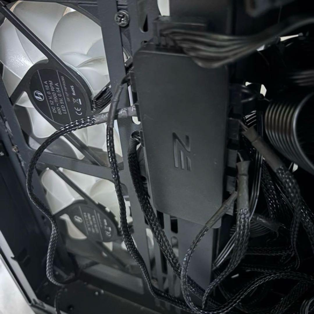 LIAN LI O11 DYNAMIC MINI SFX電源、ファン付き