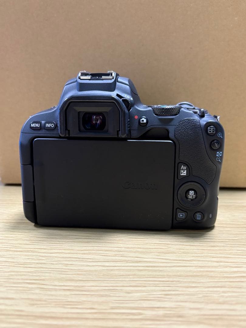 Canon EOS Kiss X9 本体