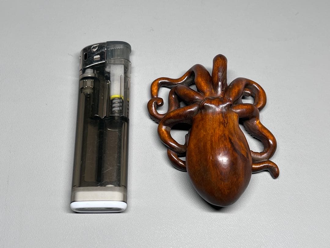 木製 根付 黄楊木 縁起物 本物拓植 タコ 細密彫刻 提げ物 置物 - メルカリ