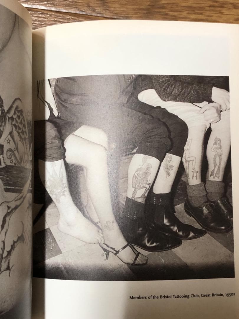 1000TATTOOS タトゥー写真集　刺青【匿名配送】