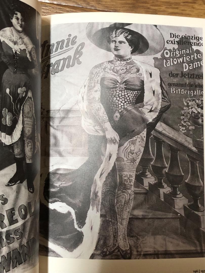 1000TATTOOS タトゥー写真集　刺青【匿名配送】