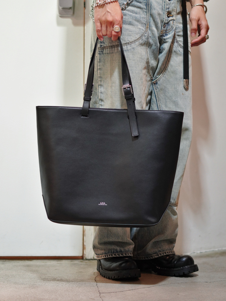 A.P.C.（アーペーセー）＞レザートートバッグ入荷しました