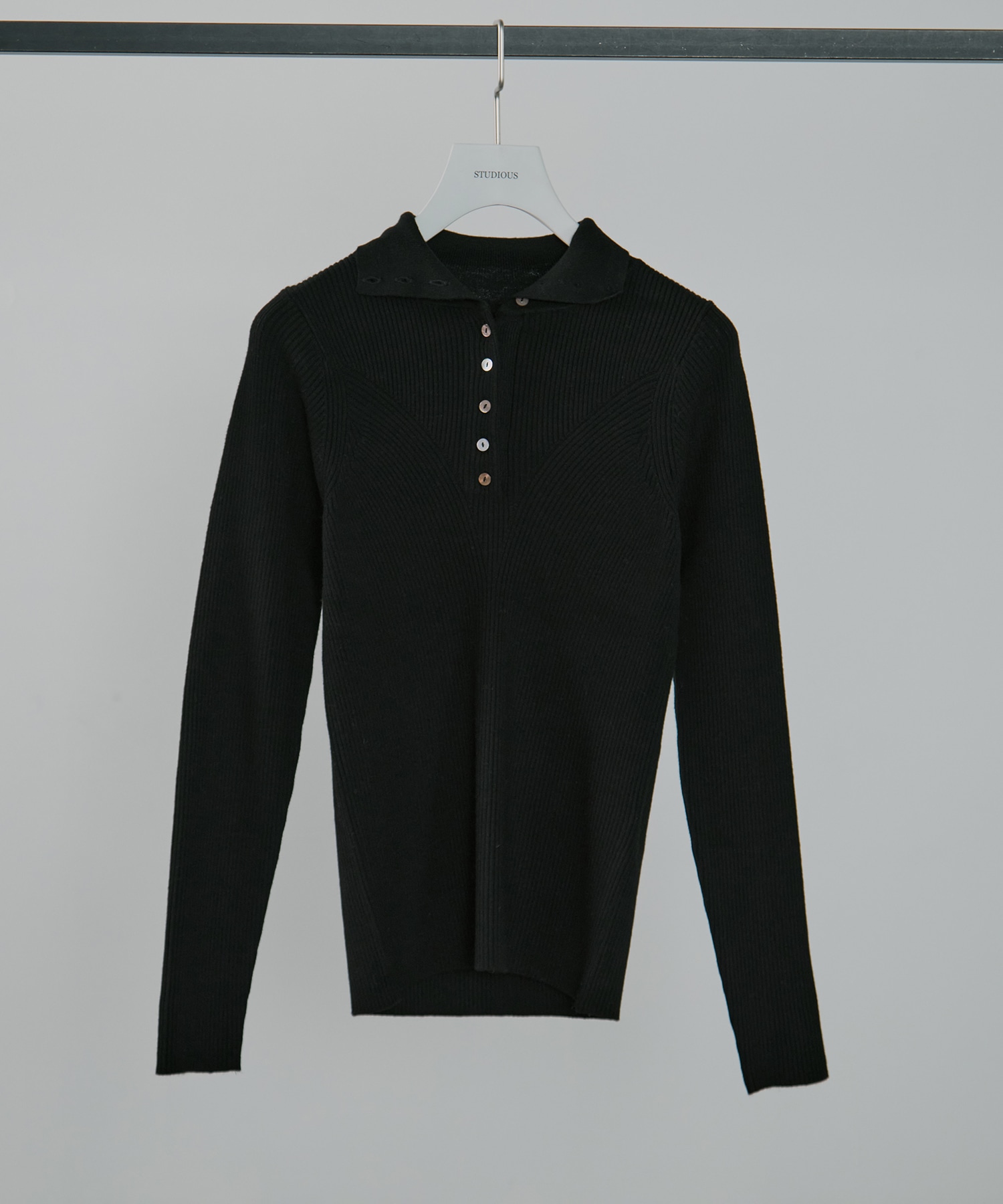 UND HIGH NECK BUTTON KNIT TOP(FREE OFF WHITE): AMERI: WOMENS